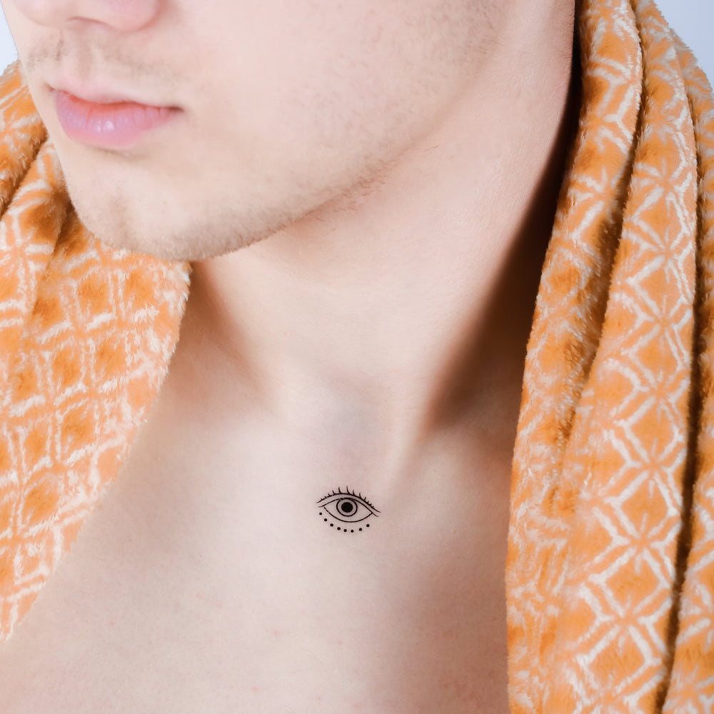 tatouage ephemere oeil mini style mystique et protecteur