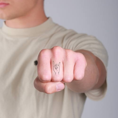 tatouage ephemere symbole rock style rebelle et musical