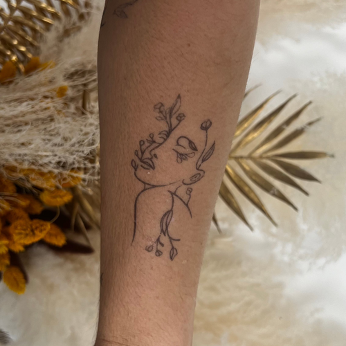 tatouage temporaire visage floral bras