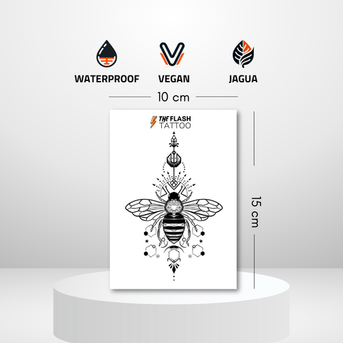 Tatouage abeille en majesté avec détail réaliste