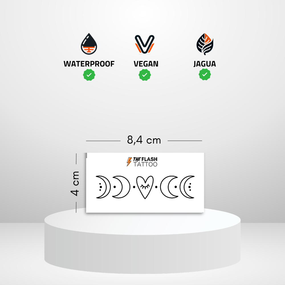 Tatouage coeur et lune minimaliste pour femme