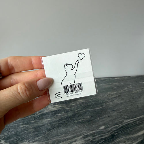 Tatouage éphémère chat minimaliste avec coeur