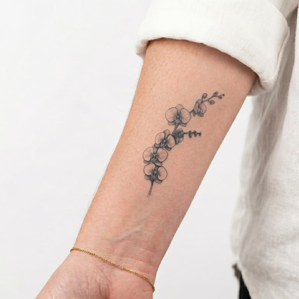 Tatouage femme orchidee au jagua minimaliste et tatouage fleur