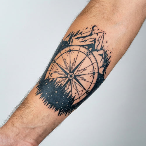 Tatouage ephemere homme boussole avec montagne ultra réaliste
