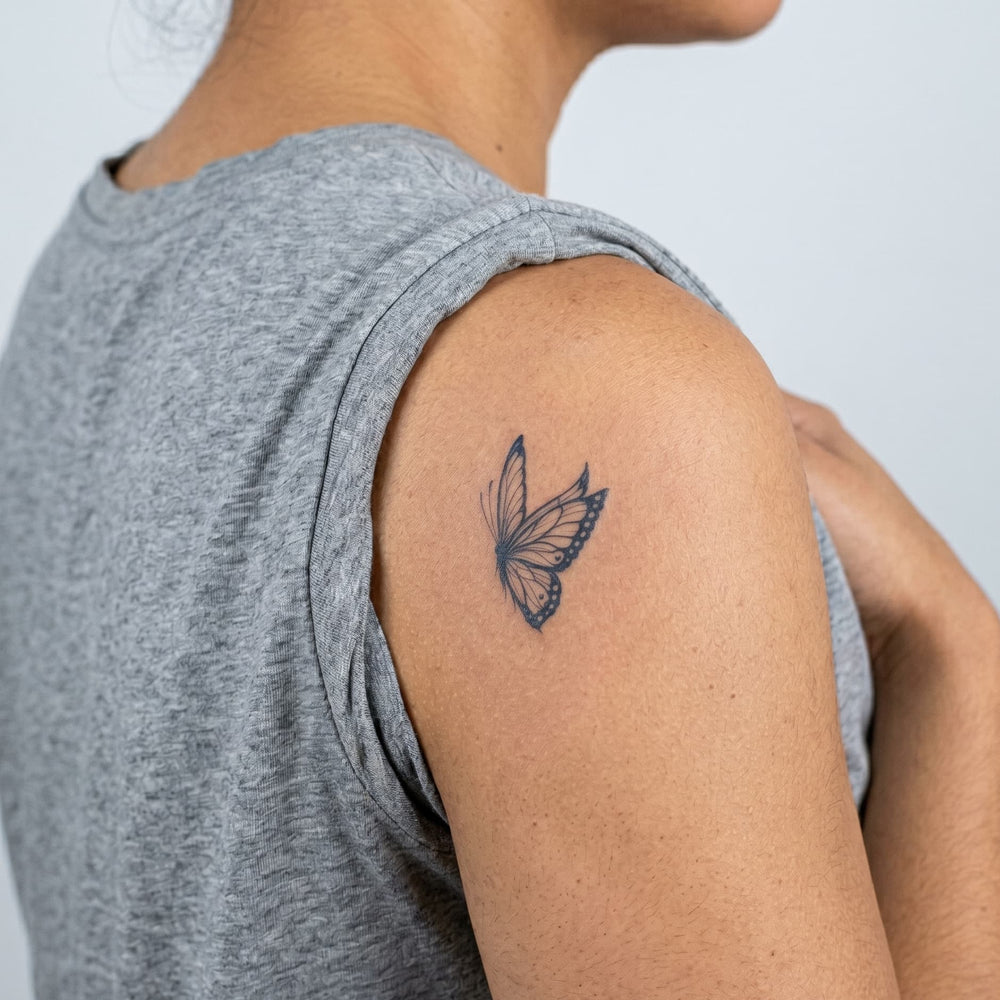 Tatouage ephemere papillon au jagua très réaliste sur l'épaule et qui tient jusqu'à 2 semaines sur la peau